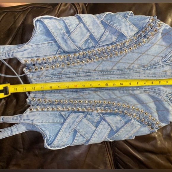 Balmain High-waist Lace-up Denim Skirt
Size 38 runway look - Picture 12 of 12